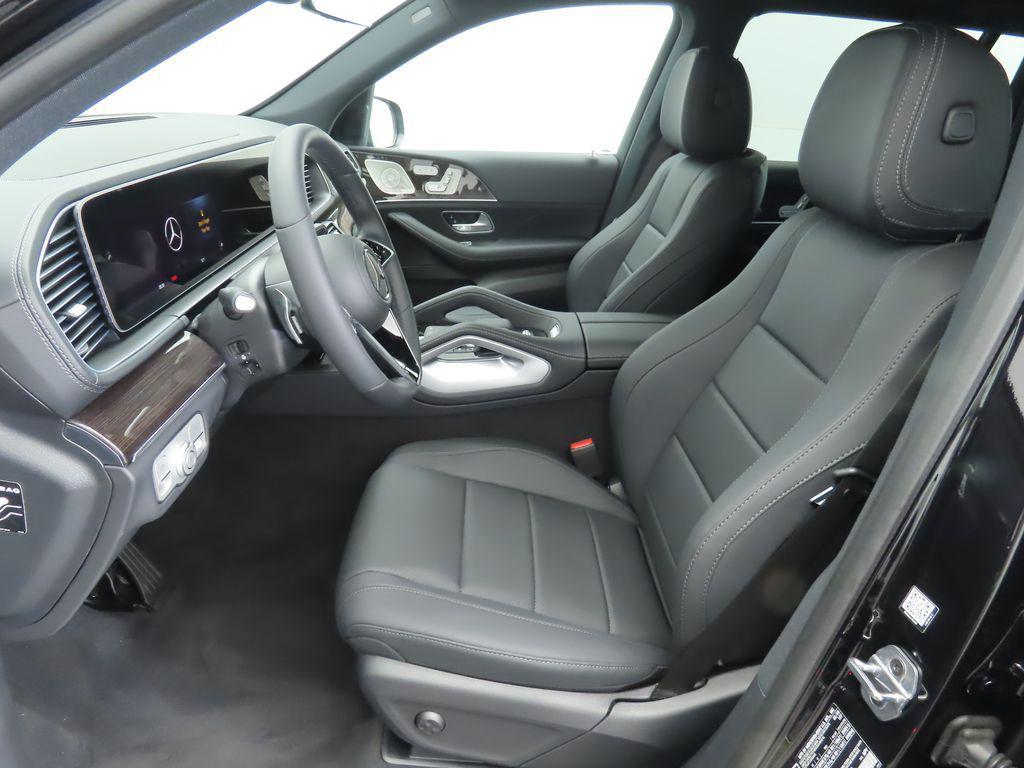 new 2025 Mercedes-Benz GLS 450 car, priced at $92,275