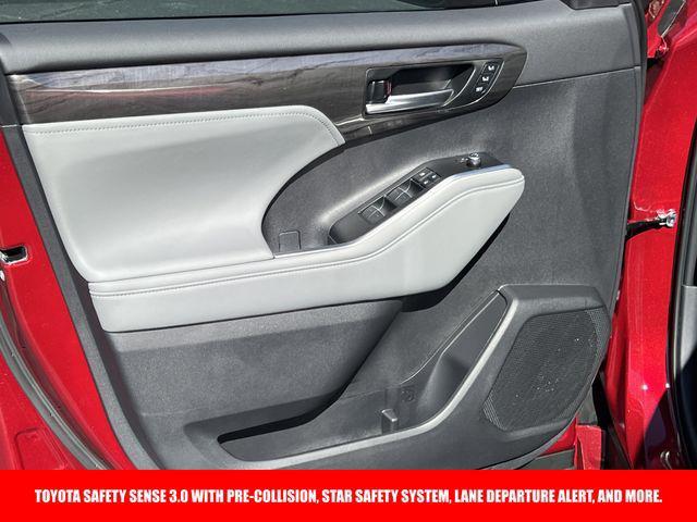 new 2025 Toyota Highlander car, priced at $50,884