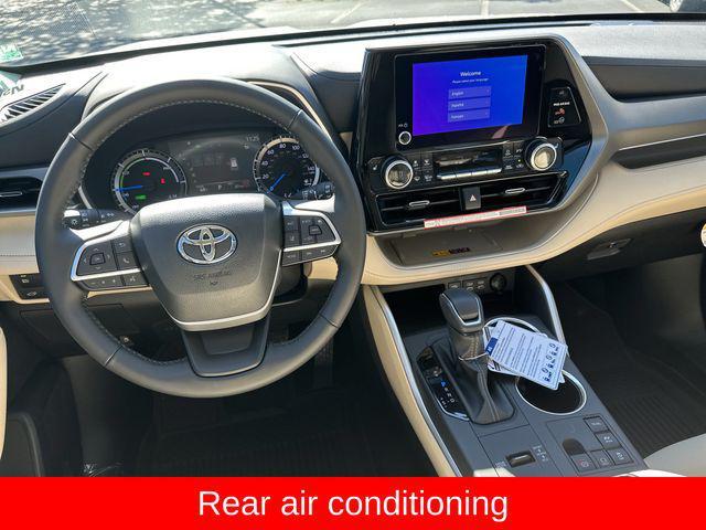 new 2025 Toyota Highlander Hybrid car, priced at $51,628