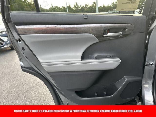 new 2025 Toyota Highlander car, priced at $49,651
