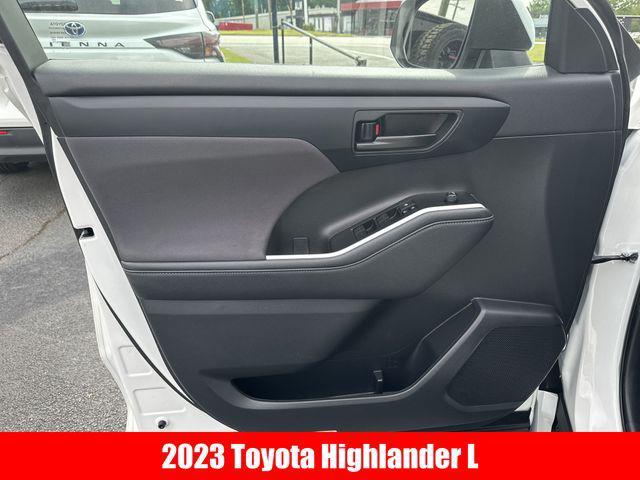 used 2023 Toyota Highlander car, priced at $36,986