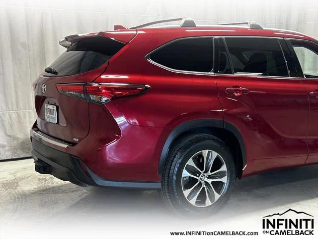 used 2022 Toyota Highlander car, priced at $32,989