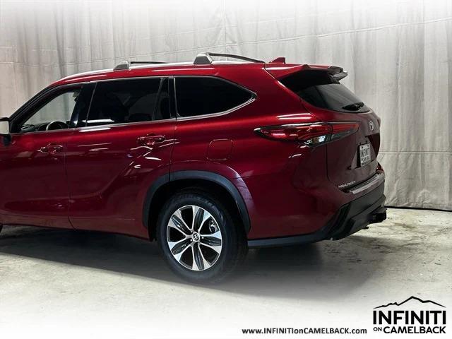 used 2022 Toyota Highlander car, priced at $32,989