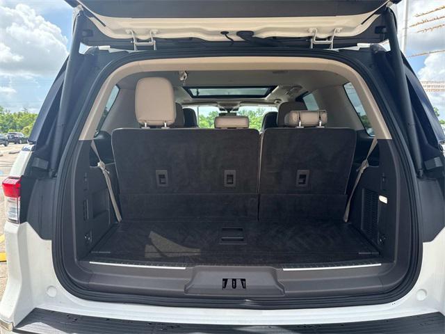 used 2022 Lincoln Navigator car, priced at $55,800