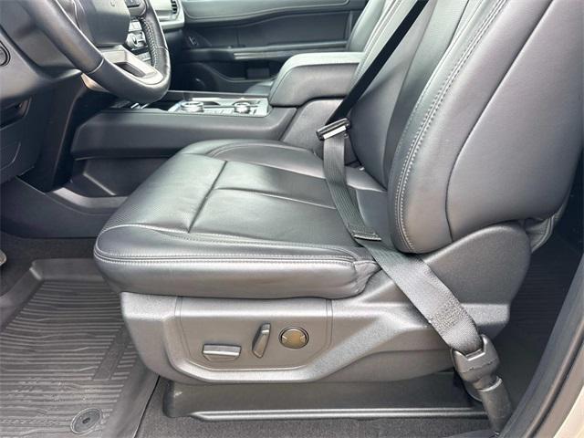 used 2024 Ford Expedition car, priced at $50,925