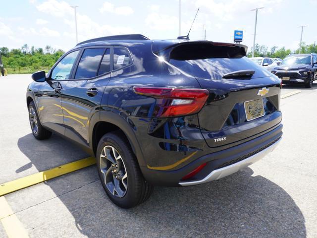 new 2025 Chevrolet Trax car, priced at $25,025