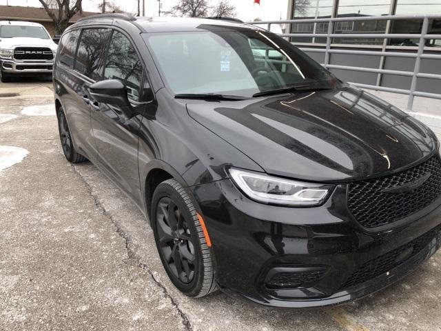 used 2023 Chrysler Pacifica car, priced at $36,308