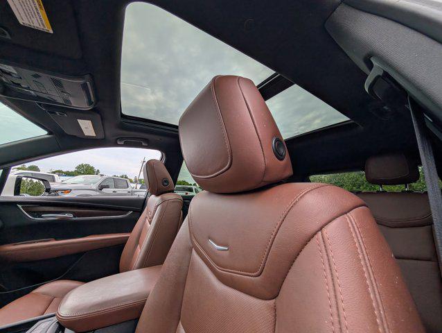 used 2022 Cadillac XT5 car, priced at $33,700