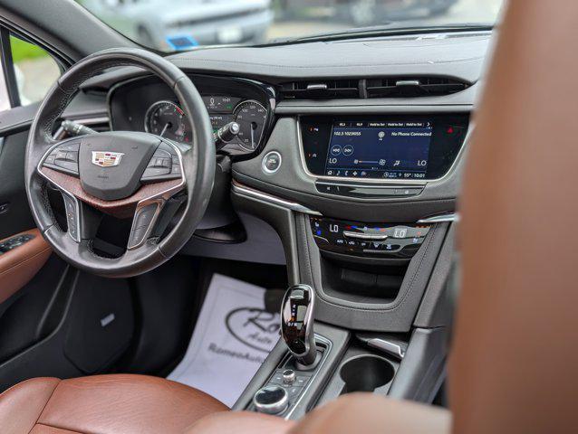 used 2022 Cadillac XT5 car, priced at $33,700