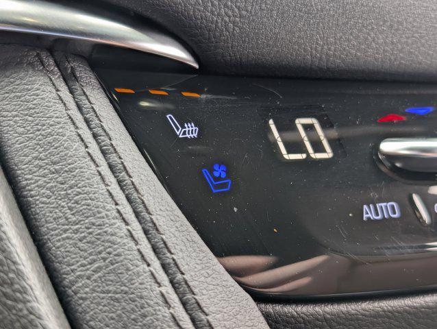 used 2022 Cadillac XT5 car, priced at $33,700