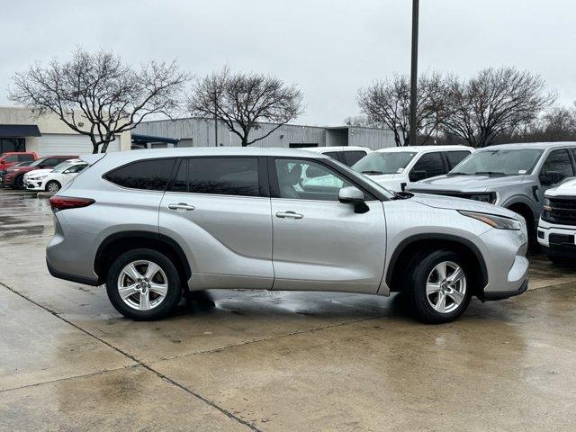 used 2022 Toyota Highlander car, priced at $34,111