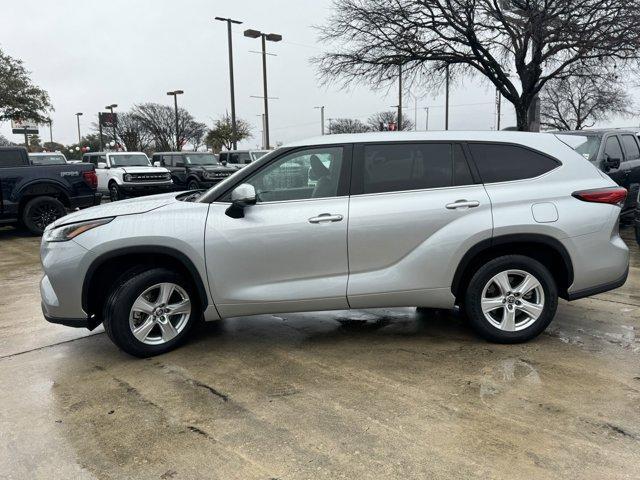 used 2022 Toyota Highlander car, priced at $34,111