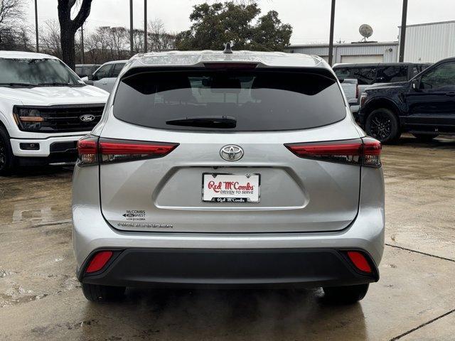 used 2022 Toyota Highlander car, priced at $34,111