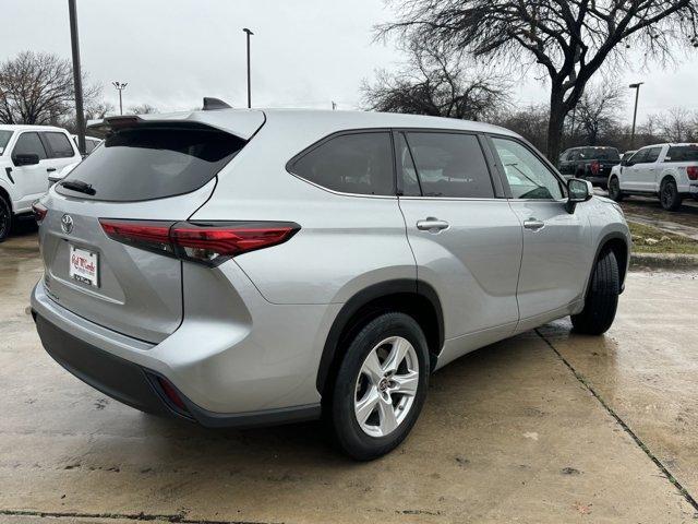 used 2022 Toyota Highlander car, priced at $34,111