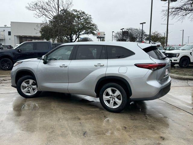 used 2022 Toyota Highlander car, priced at $34,111