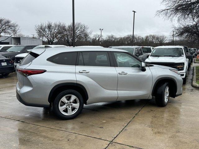 used 2022 Toyota Highlander car, priced at $34,111