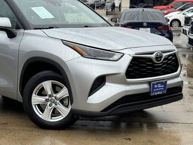 used 2022 Toyota Highlander car, priced at $34,111