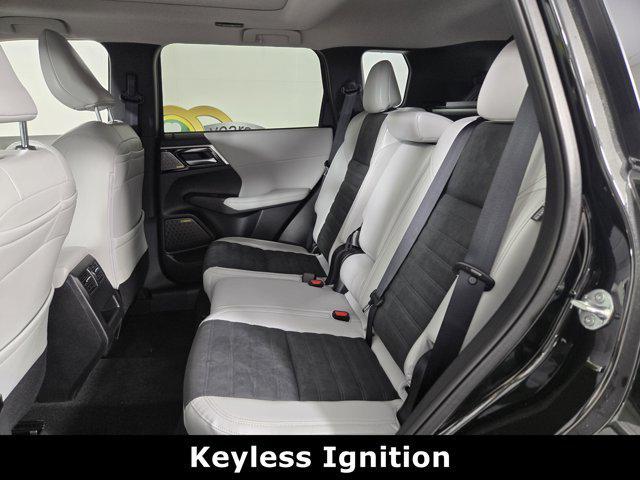 new 2025 Mitsubishi Outlander car, priced at $33,910