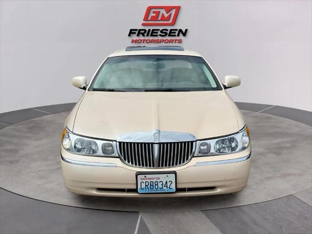 used 1998 Lincoln Town Car car, priced at $3,999