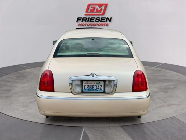 used 1998 Lincoln Town Car car, priced at $3,999