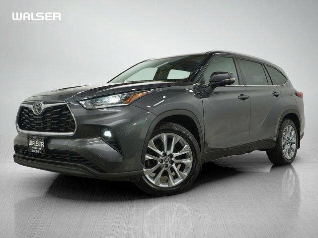 used 2022 Toyota Highlander car, priced at $39,998