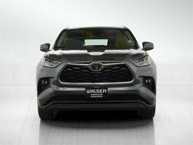 used 2021 Toyota Highlander car, priced at $38,299