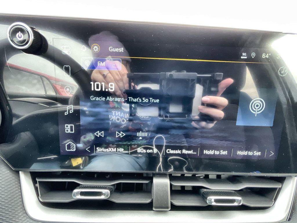 new 2025 Chevrolet Equinox car