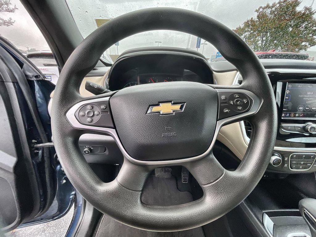 used 2023 Chevrolet Traverse car, priced at $27,585