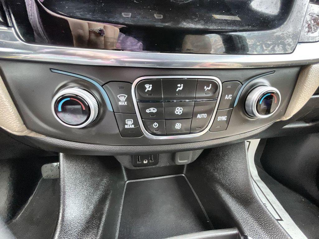 used 2023 Chevrolet Traverse car, priced at $27,585