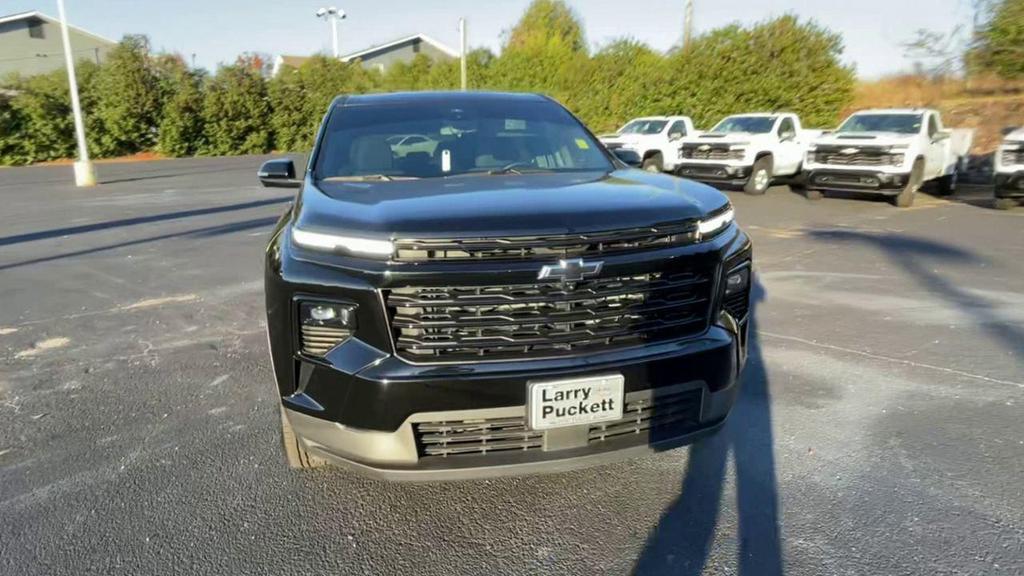 used 2024 Chevrolet Traverse car, priced at $36,995