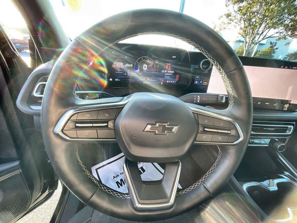 used 2024 Chevrolet Traverse car, priced at $36,995