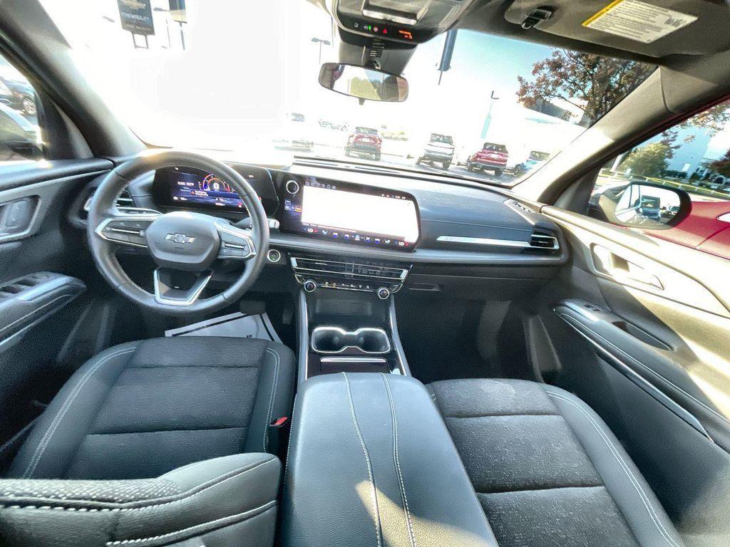 used 2024 Chevrolet Traverse car, priced at $36,995