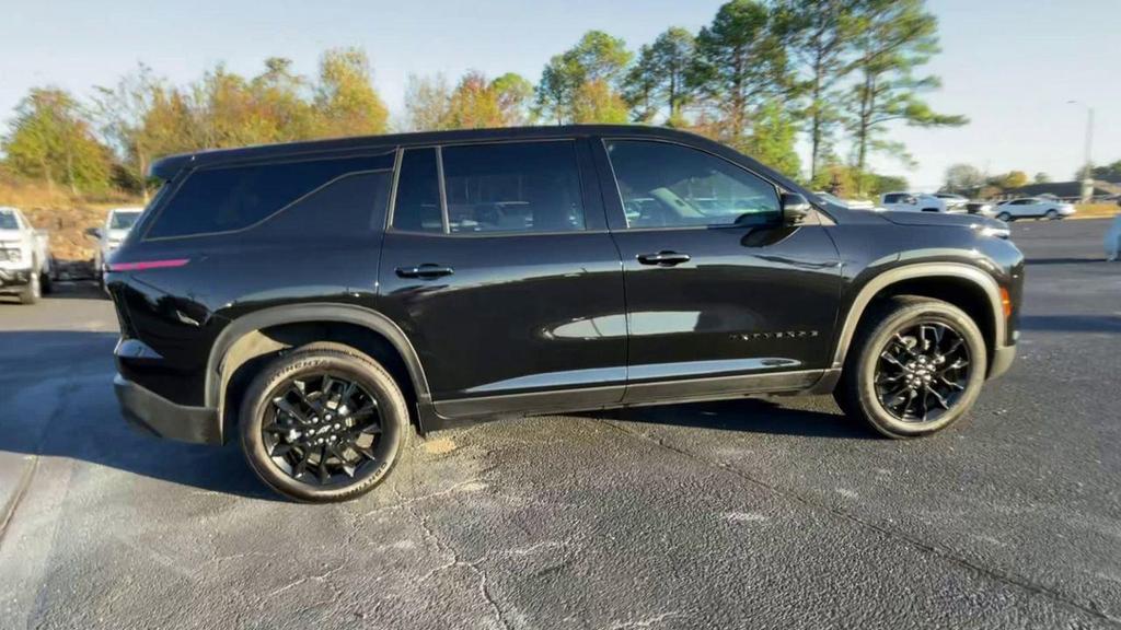 used 2024 Chevrolet Traverse car, priced at $36,995