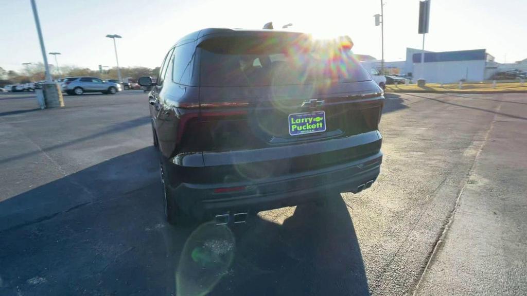 used 2024 Chevrolet Traverse car, priced at $36,995