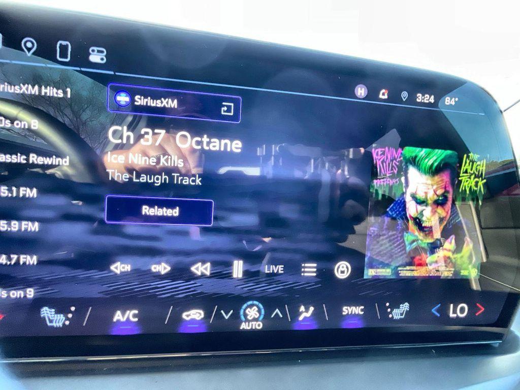 used 2024 Chevrolet Traverse car, priced at $36,995