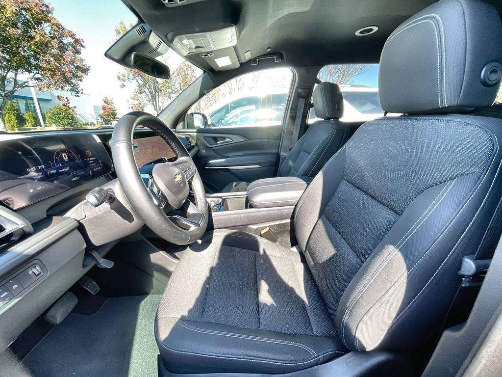 used 2025 Chevrolet Traverse car, priced at $38,980