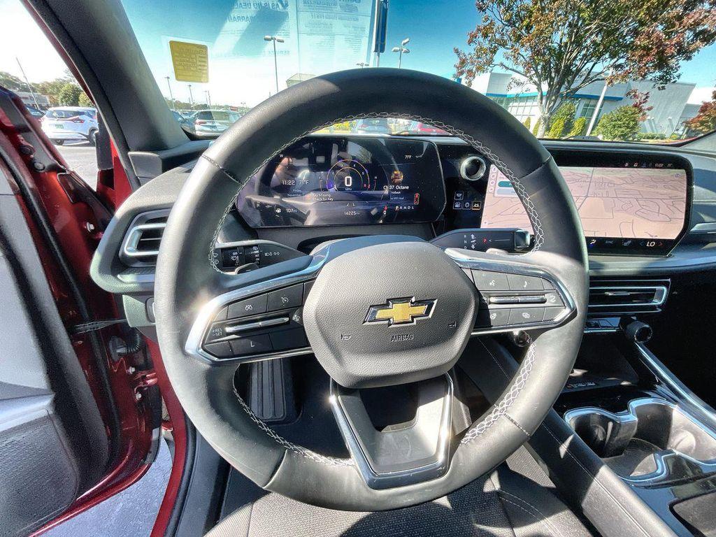 used 2025 Chevrolet Traverse car, priced at $38,980