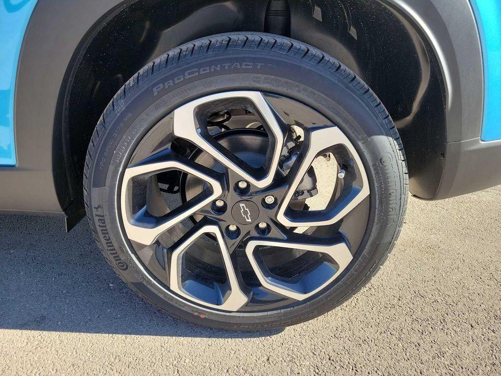 new 2025 Chevrolet Trax car, priced at $27,085