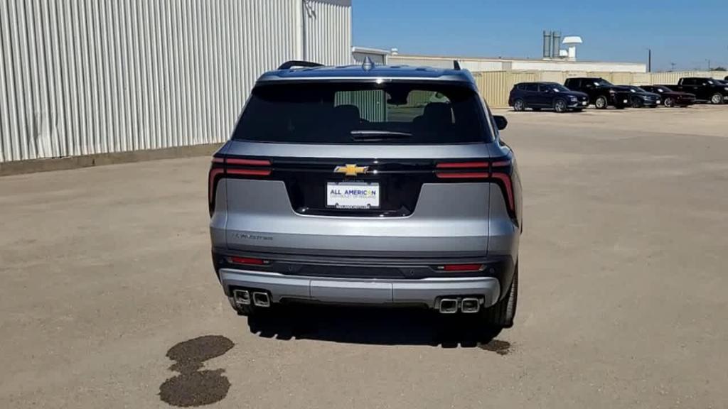 new 2026 Chevrolet Traverse car, priced at $42,695
