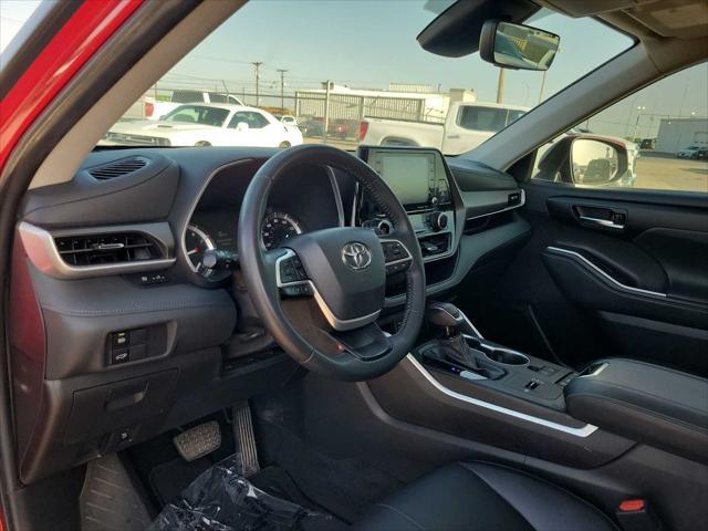 used 2022 Toyota Highlander car, priced at $39,995