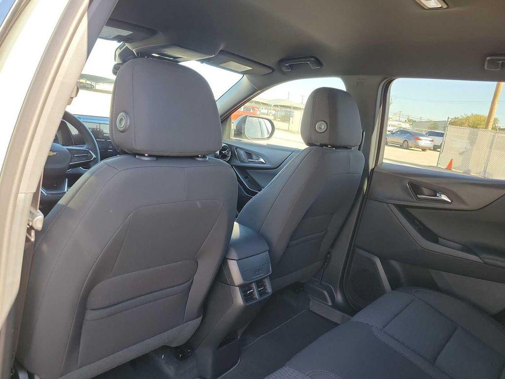 new 2026 Chevrolet Equinox car, priced at $30,495