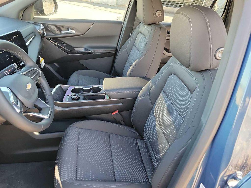 new 2026 Chevrolet Equinox car, priced at $30,495