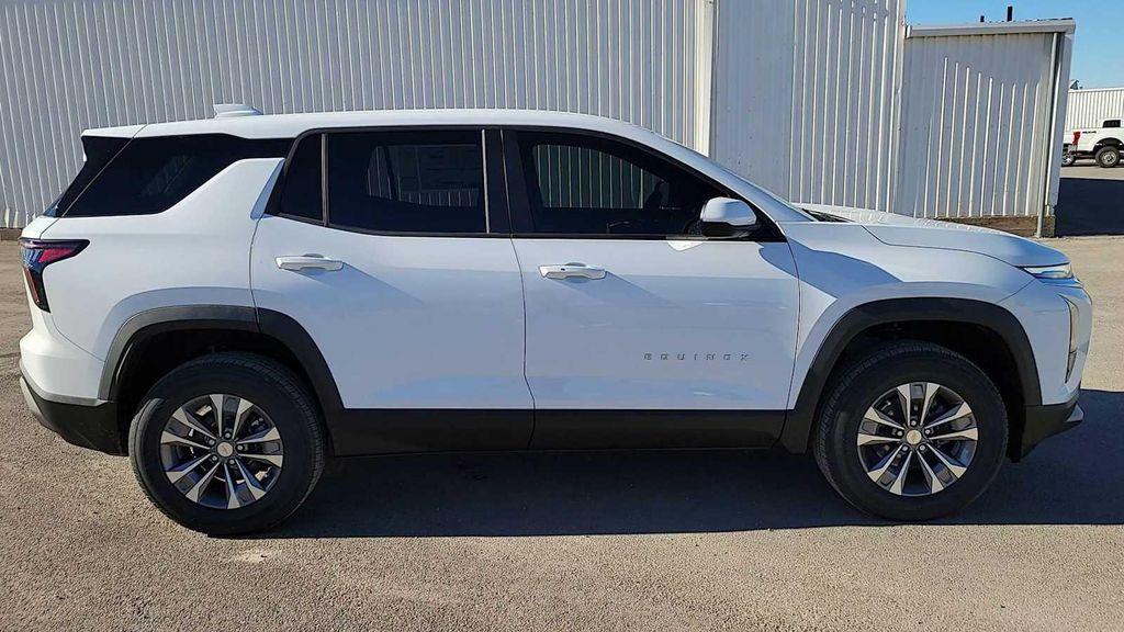 new 2026 Chevrolet Equinox car, priced at $30,495