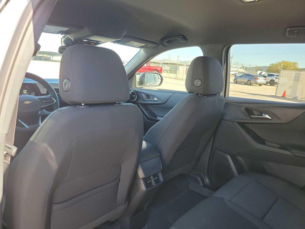 new 2026 Chevrolet Equinox car, priced at $30,495