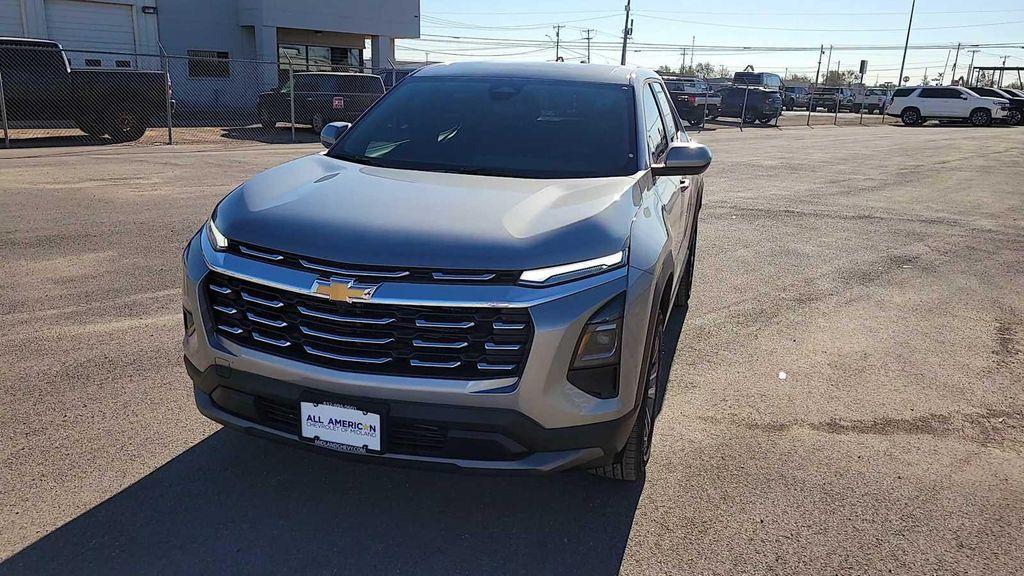 new 2026 Chevrolet Equinox car, priced at $30,495