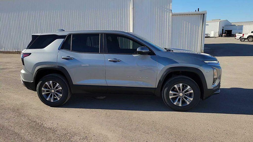new 2026 Chevrolet Equinox car, priced at $30,495