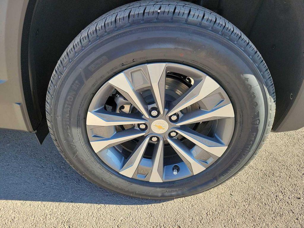 new 2026 Chevrolet Equinox car, priced at $30,495