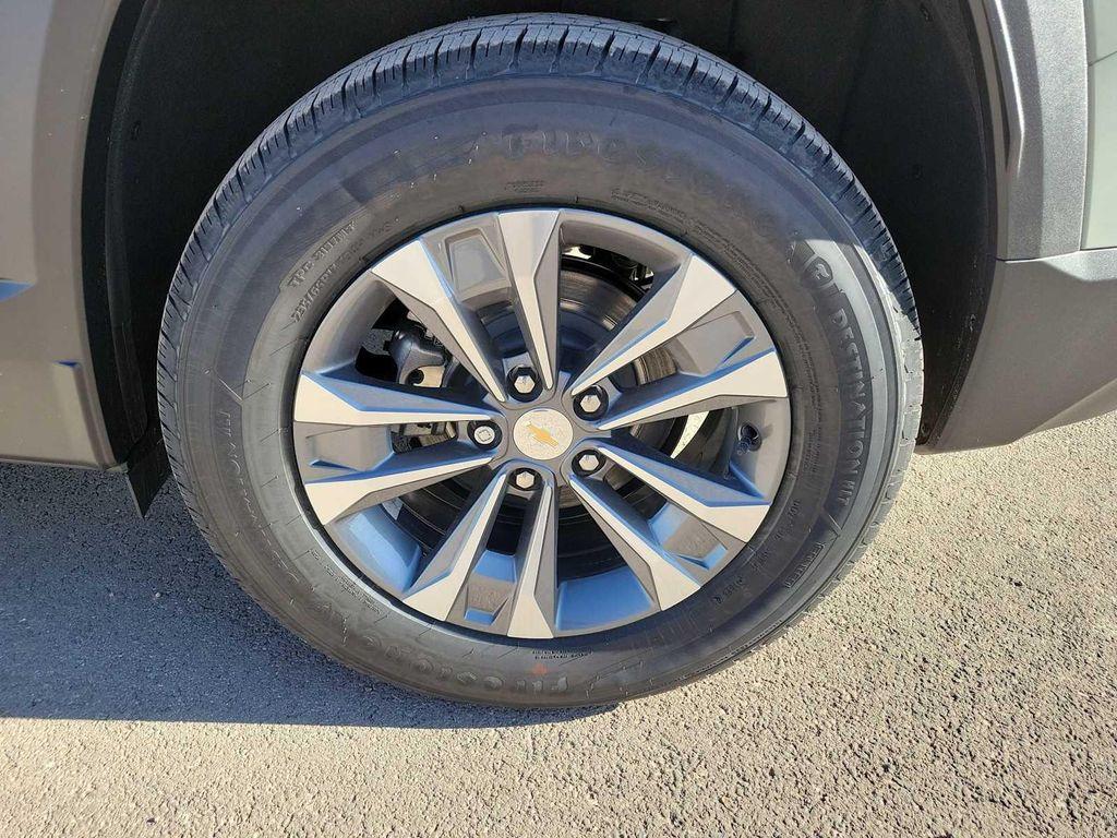 new 2026 Chevrolet Equinox car, priced at $30,495