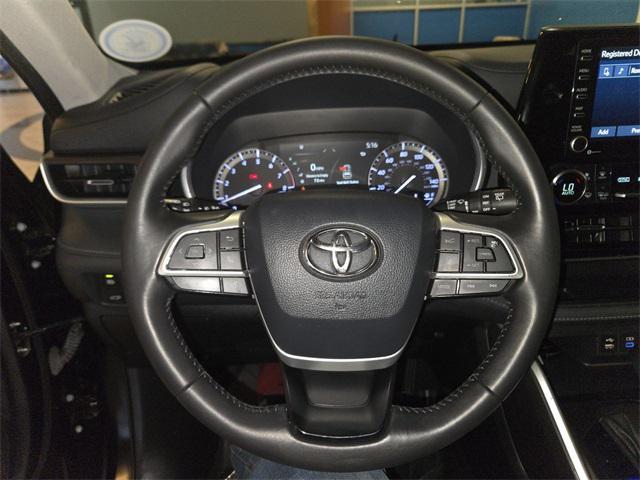 used 2022 Toyota Highlander car, priced at $32,159