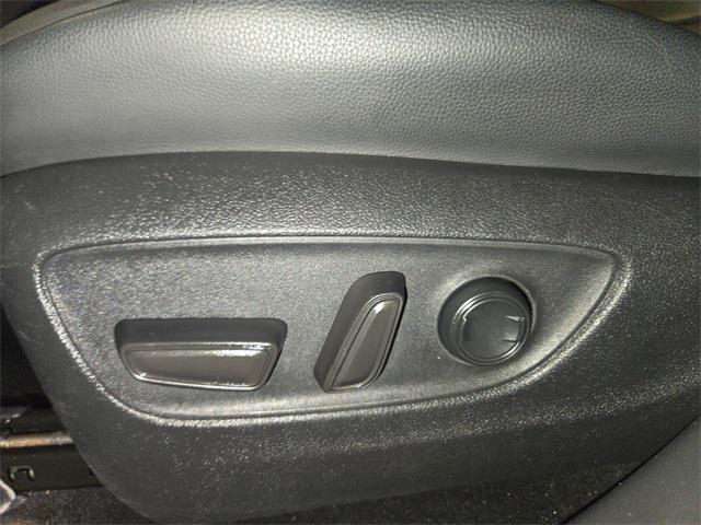 used 2022 Toyota Highlander car, priced at $32,159